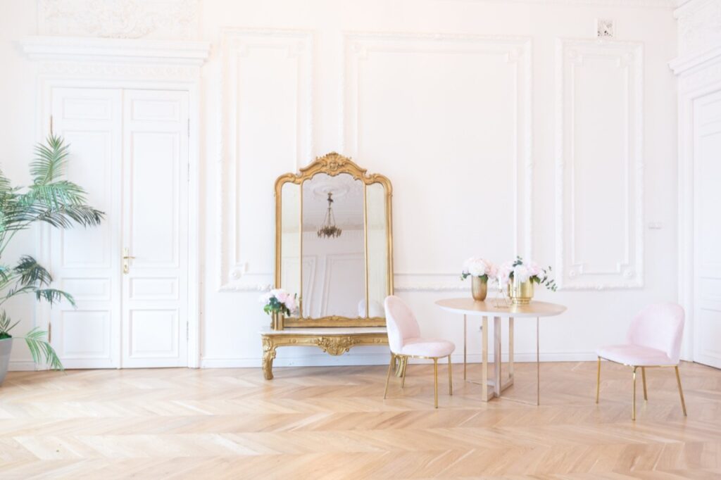 Decydując się na konkretny typ podłogi, warto pomyśleć o specyfice pomieszczeń w naszym domu