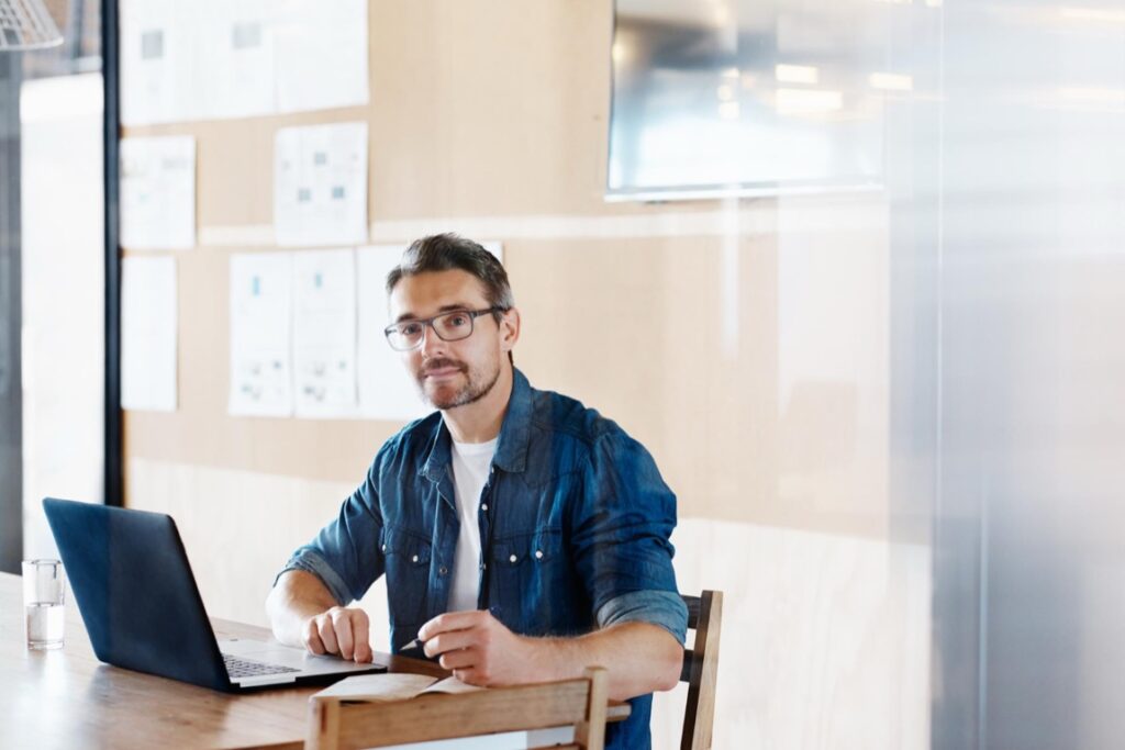 W nowej generacji Lenovo ThinkPad X1 Carbon zastosowano najnowsze procesory Intel Core 11-tej generacji, które oferują znaczące ulepszenia pod względem wydajności i efektywności energetycznej.